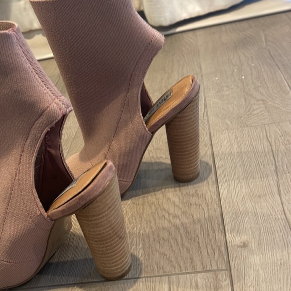 Steve Madden dusty pink open toe cloth booties - Picture 3 of 6